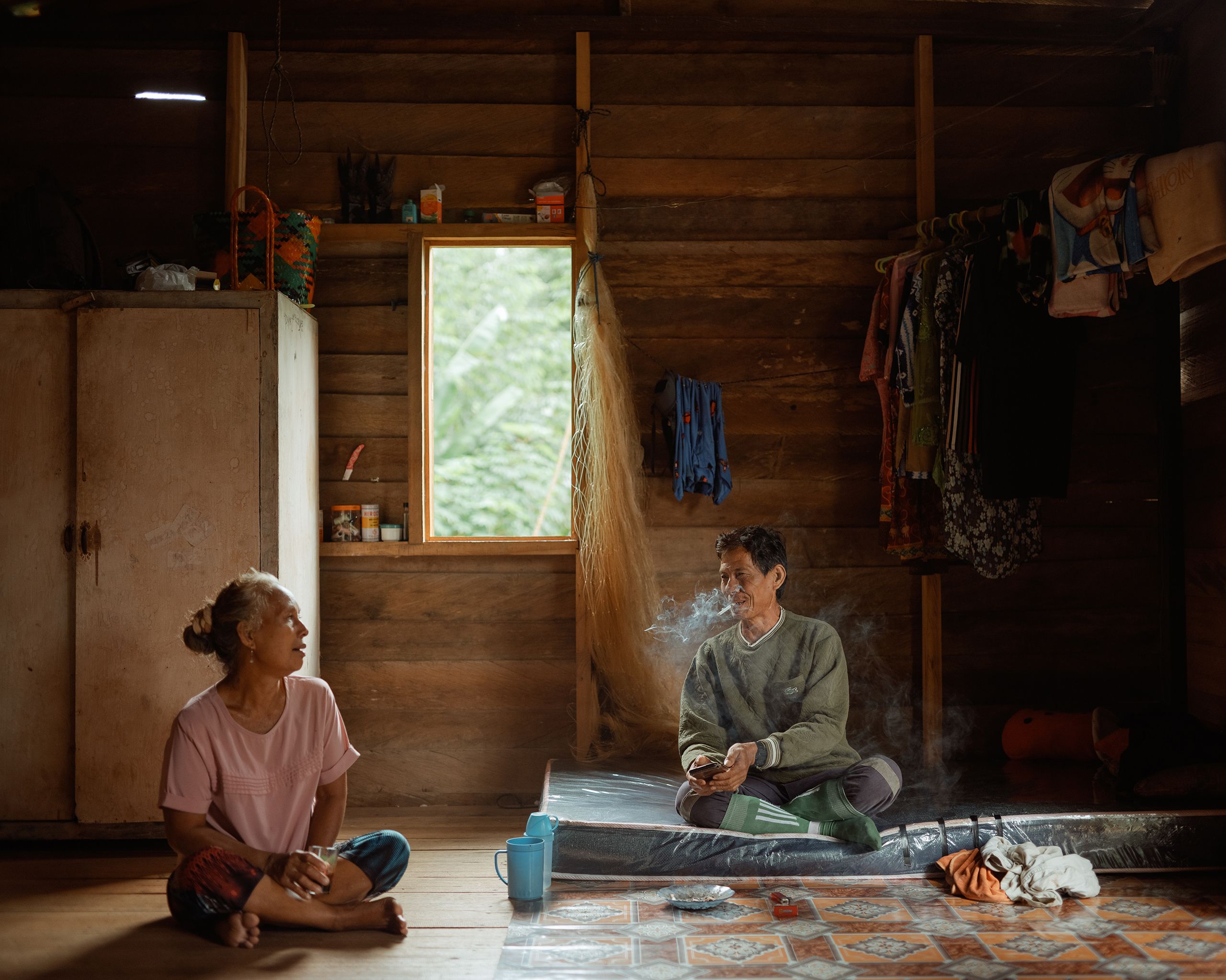 Illum et Manan ont été les premiers habitant·e·s de Tumbang Olong II. Manan était le Damang de la communauté dayake, un guide spirituel partageant son pouvoir avec le chef du village et le Conseil indigène.
