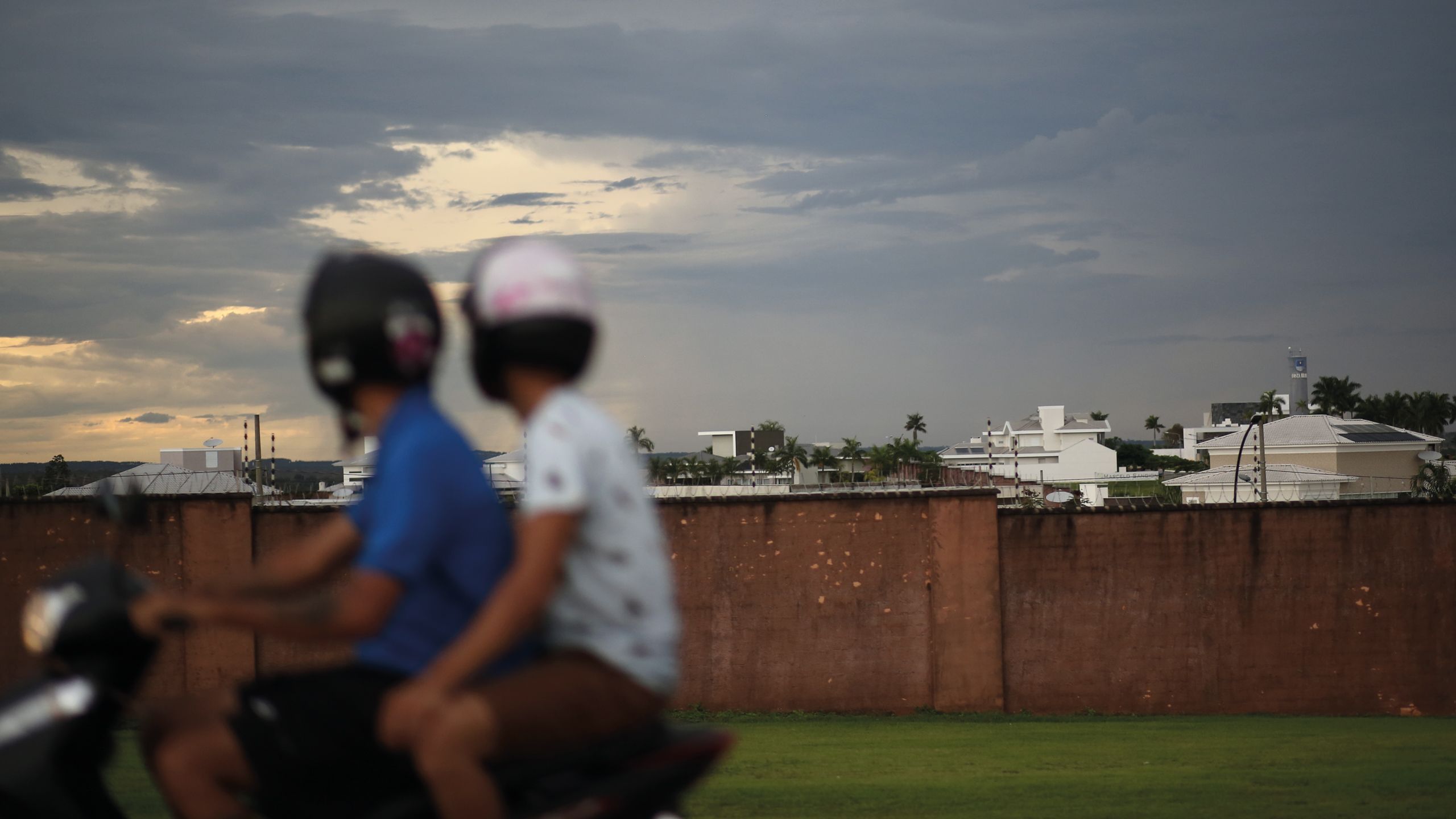Luxury behind walls: the wealthy ‘Costa Brava’ settlement near Sorriso.